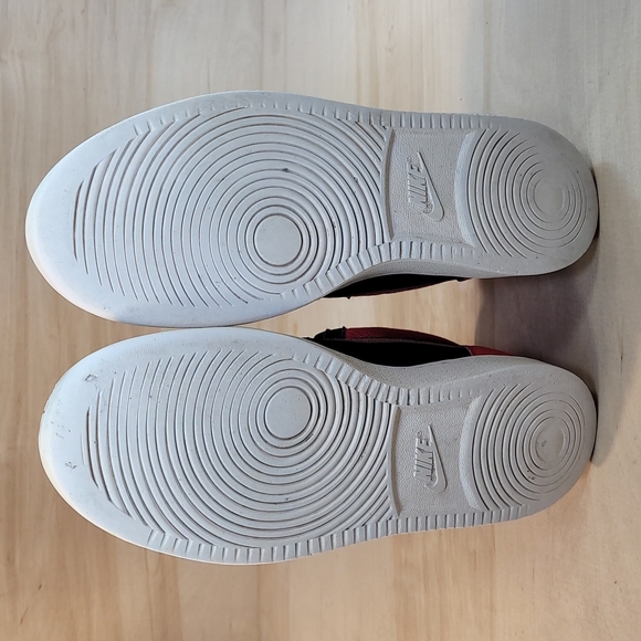 Nike Black and Red Men's Sneakers - Picture 7 of 9